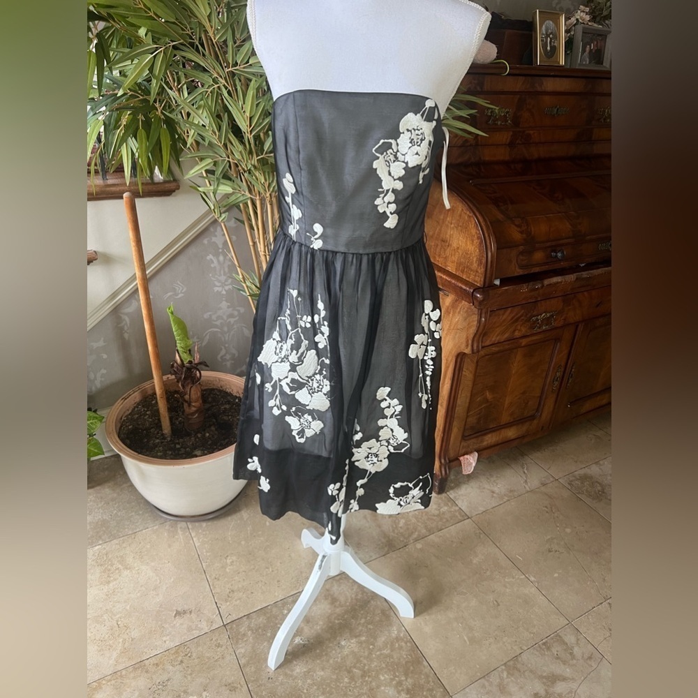 White House black market sleeveless cocktail dress size 6, beautiful embroidered - Picture 9 of 16